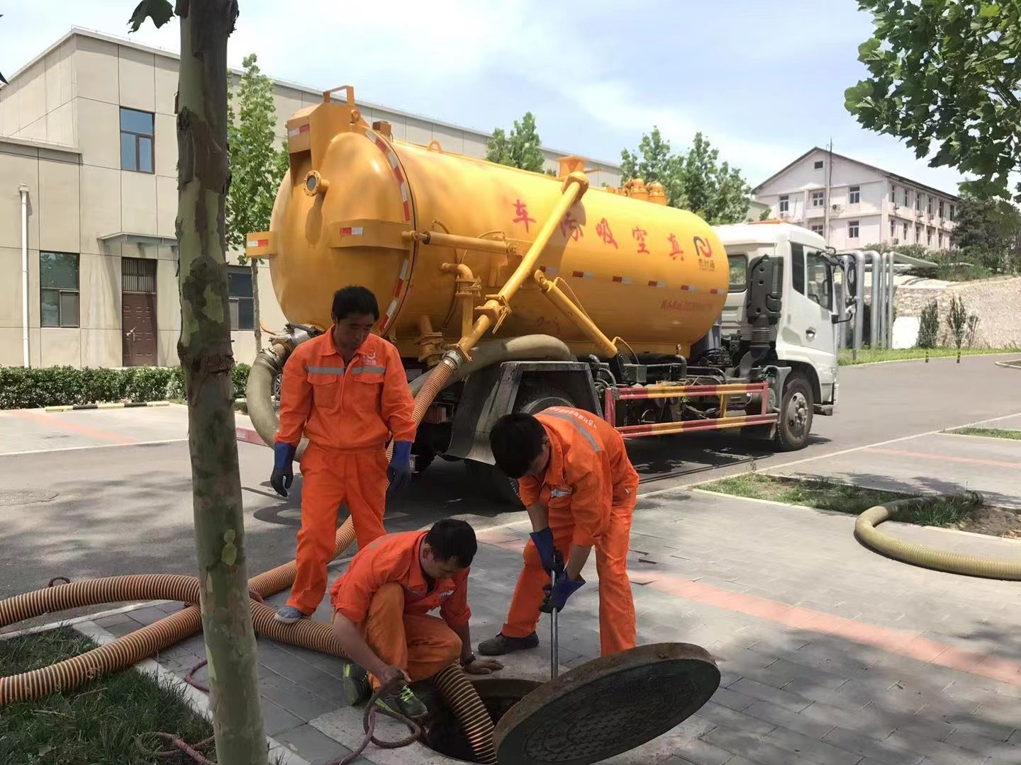 玛纳斯化粪池清理与5-8吨吸粪车施工效率分析